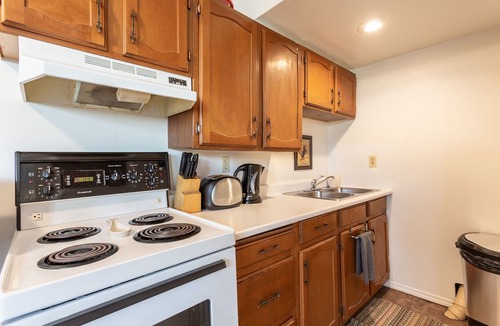 Crescent Heights House | Super Convenient Cozy Suite - Close to Downtown!