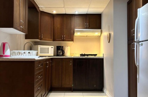 Emery House | Super Cosy Peaceful room with Garden view free Parking