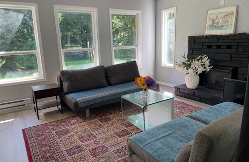Bradner House | Superb 3-bedroom farmhouse in Abbotsford