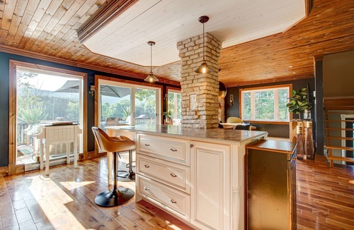Saint Donat Ski Chalet | Superb Chalet on Lake Ouareau