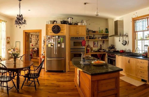 Clearview Cabin | Superb Room for a Romantic Getaway in a Bed and Breakfast in Barrie, Ontario