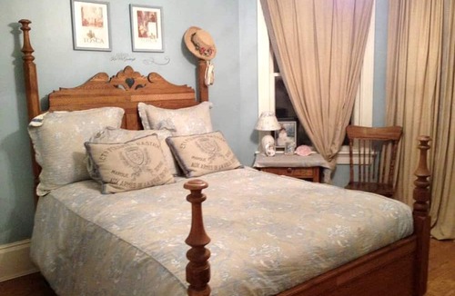 Clearview Cabin | Superb Room for a Romantic Getaway in a Bed and Breakfast in Barrie, Ontario