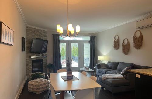 Bromont Apartment | Superbe condo - Navette de Ski Gratuite #102