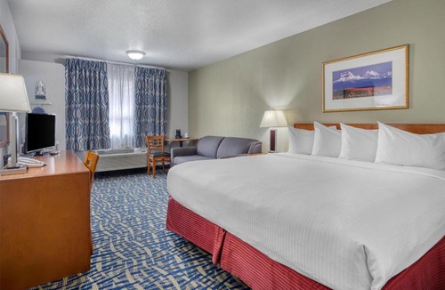 South Lethbridge Hotel | SureStay Plus Hotel by Best Western Lethbridge