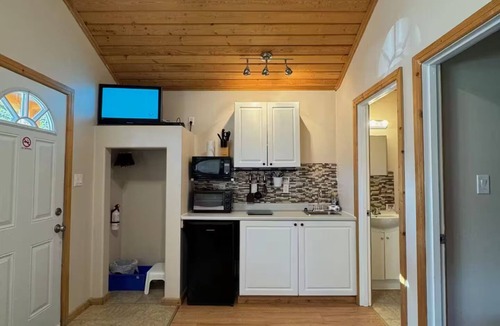 Valemount Cabin | Swift Creek Resort Cabin #3