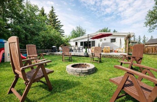 Sylvan Lake House | Sylvan Cabin - 3 BR Family Fun Luxurious Yard