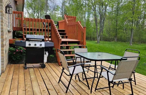 Carrying Place House | Sylvan Rest- A beautiful forest cottage at Quinte West