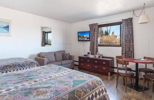 Destruction Bay Hotel | TALBOT ARM MOTEL
