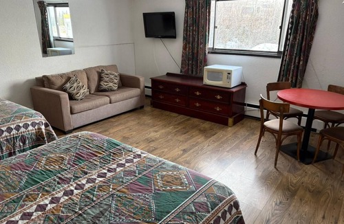 Destruction Bay Hotel | TALBOT ARM MOTEL