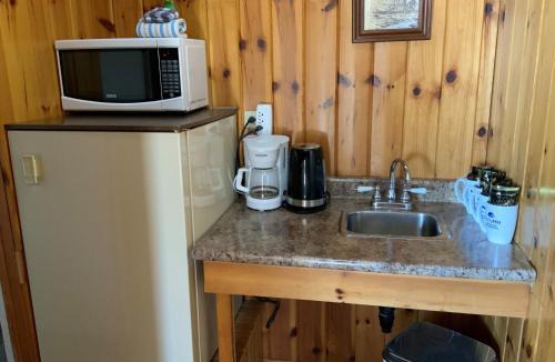 Lake of Bays Hotel | Tally Ho Inn