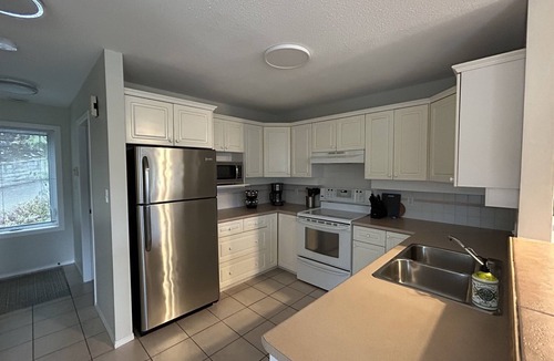Regional District of Nanaimo Hotel | Tanglewood 19 is steps to the Ocean! Located Ocean level on Rathtrevor Beach