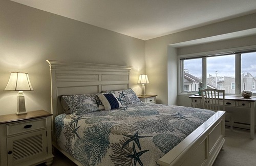 Regional District of Nanaimo Hotel | Tanglewood 19 is steps to the Ocean! Located Ocean level on Rathtrevor Beach
