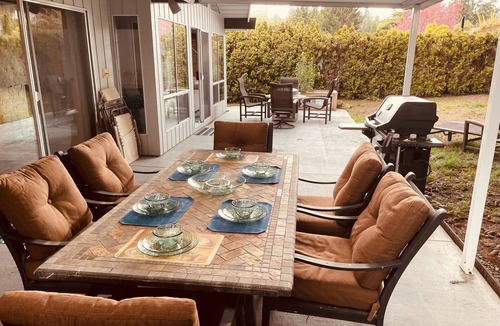 Regional District of Nanaimo House | Tap Inn Guest House - Sea to Green