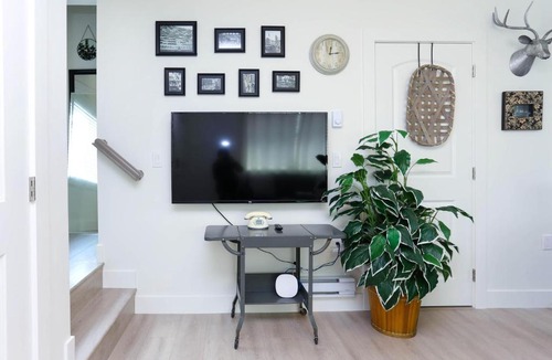 Marpole Apartment | Tasteful 2 BR Suite Near Marine Gateway