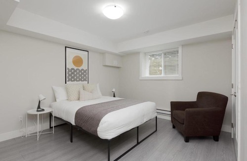 Lynn Valley House | Tastefully Furnished and Newly Updated 2 BD Central Lynn Valley North Vancouver