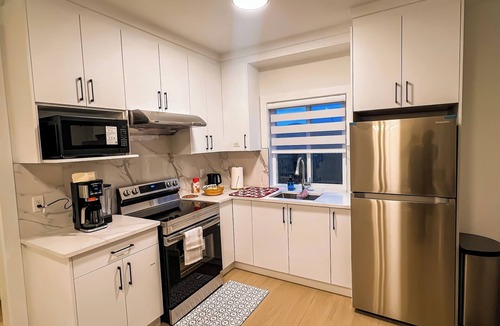 Langford House | Tastefully furnished suite|Bear Mountain|EV Charger