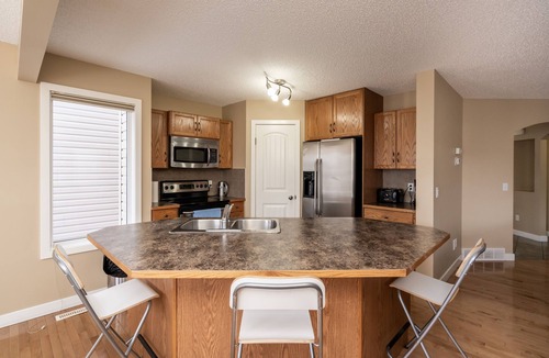 Panorama Hills House | Tastefully Furnished Comfortable and Quiet 3 bed, 2.5 bath in nice neighborhood