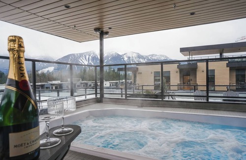 Revelstoke Condo | That 70s Chalet