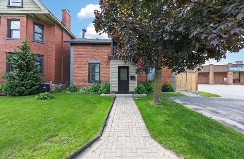 Collingwood House | The 1883 Century Flat Suite