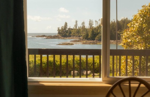 Ucluelet Cottage | The 2 Bedroom Lodge with Full Kitchen private bathroom and Ocean View