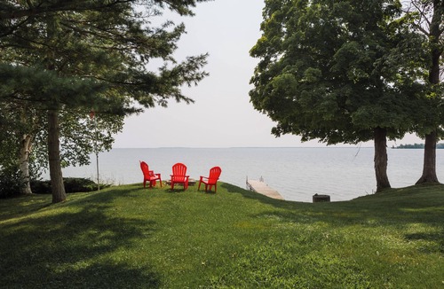 Waupoos House | The Avalon on the Lake - Swim, Sip & Explore