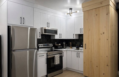 Langford Apartment | The Bear Cave Artistic Inspired Suite