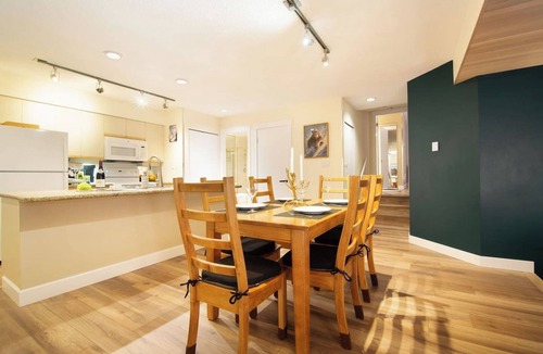 Blueberry Hill Apartment | The Bear Den: 2BR - Pool, Hot Tub, Free Parking