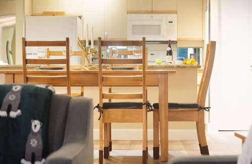 Blueberry Hill Apartment | The Bear Den: 2BR - Pool, Hot Tub, Free Parking