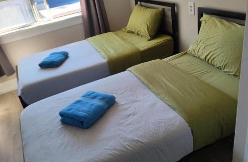 Wallace Emerson House | THE BLOOR AC SUITE-Free Wifi-Train-Bus Stop Next Door