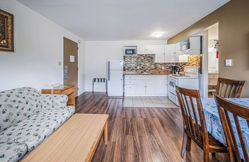Regional District of Nanaimo Hotel | The Bluebird Motel