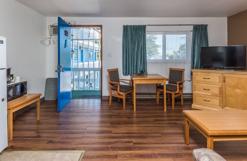 Regional District of Nanaimo Hotel | The Bluebird Motel