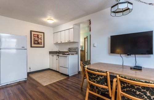 Regional District of Nanaimo Hotel | The Bluebird Motel