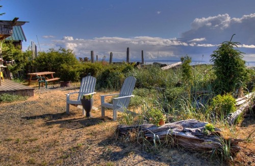 Black Creek House | The Boathouse-Beachfront