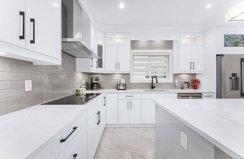 Delta House | The Burlow | 4BR Family Home | Near Hwy & Golf