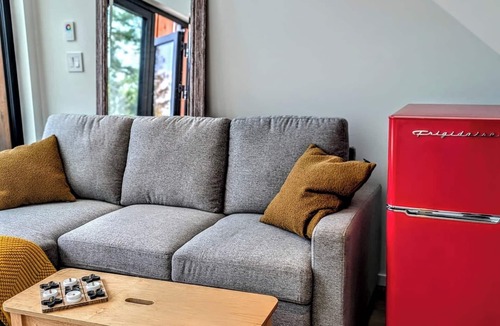Bowen Island Cabin | “The Cabanas on Bowen 1 – Above the Ocean