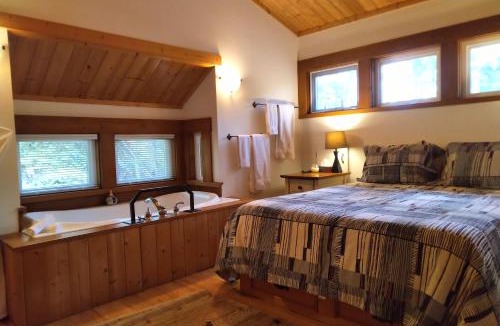 Madeira Park House | The Cabin at Moon Dance