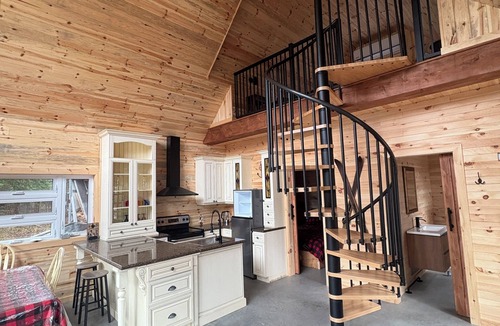 Kiamika Ski Chalet | The cabin in the bay