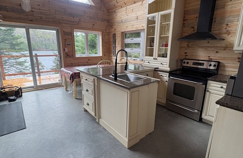 Kiamika Ski Chalet | The cabin in the bay