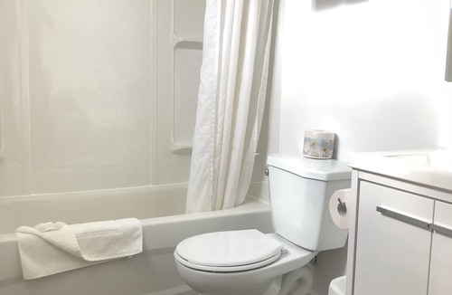 Invermere Hotel | The Canterbury Inn of Downtown Invermere