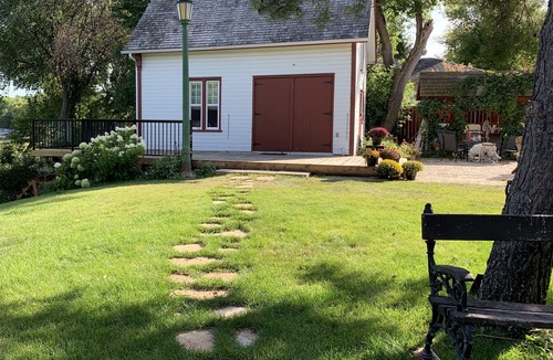 Selkirk Cabin | The Carriage House - your unique private getaway