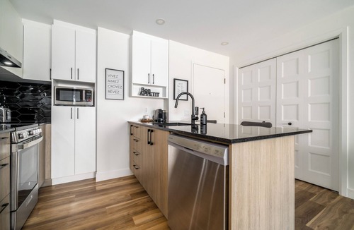 Saint-Roch Apartment | The Chic Charest | Terrace | Pool & BBQ | AC