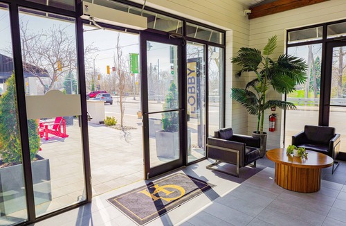 Grand Bend Hotel | The Colonial Hotel - Premium Double Queen