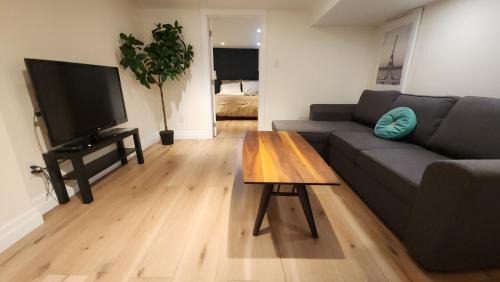 Wallace Emerson Apartment | The Comfort Zone- Entire Private 1-bed Basement apt, Sauna, Hot Tub, 8 min Subway