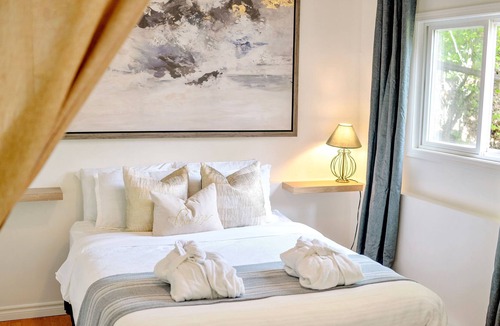 East Hill Cottage | The Cottage at Pottery Manor