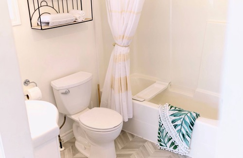 East Hill Cottage | The Cottage at Pottery Manor