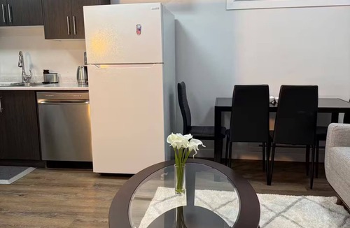 Saskatoon House | The Cozy & Bright Suite