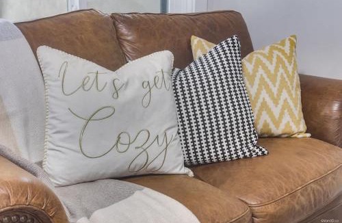 Surrey House | The Cozy Garden Suite - South Surrey Stay