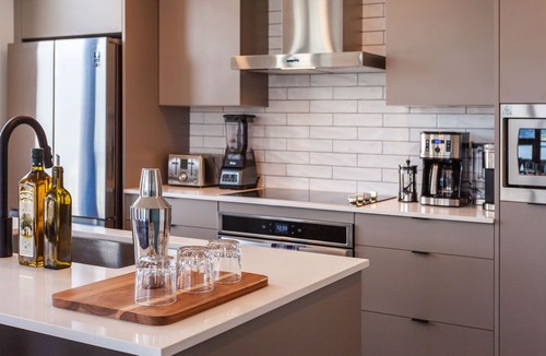 Downtown Kelowna Apartment | The Cubano Room Penthouse (+best view in Kelowna)