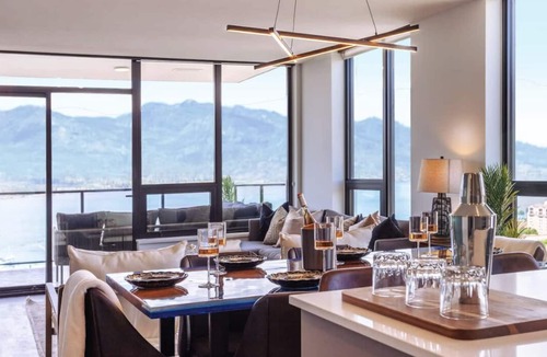 Downtown Kelowna Apartment | The Cubano Room Penthouse (+best view in Kelowna)