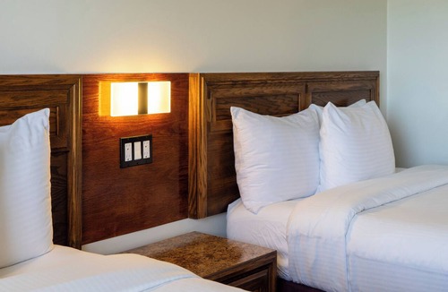 North River Hotel | The Dutch Inn